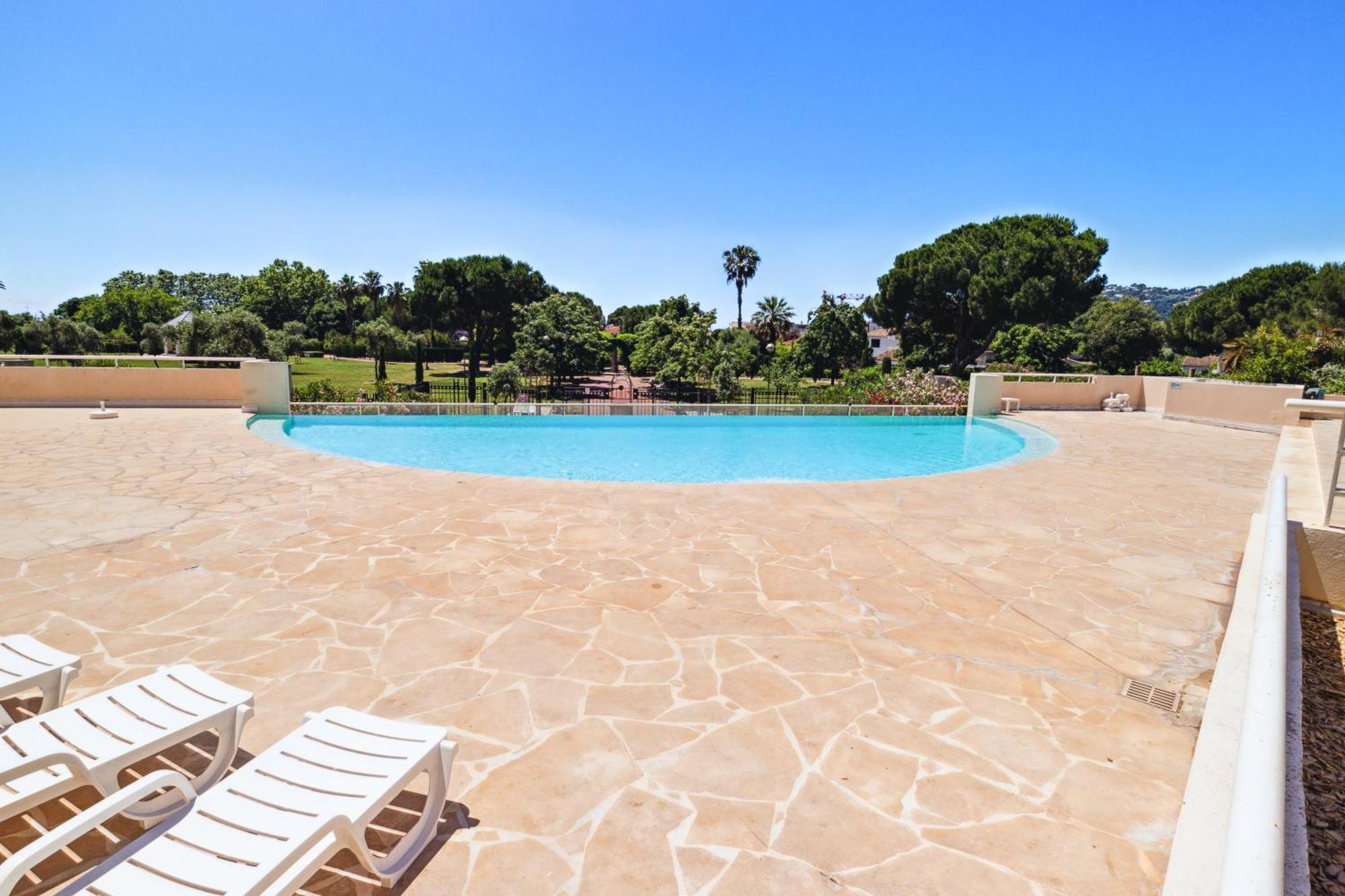 Duplex Villa Les Pins 89M2 Et Terrasse 30M2 Antibes Esterno foto