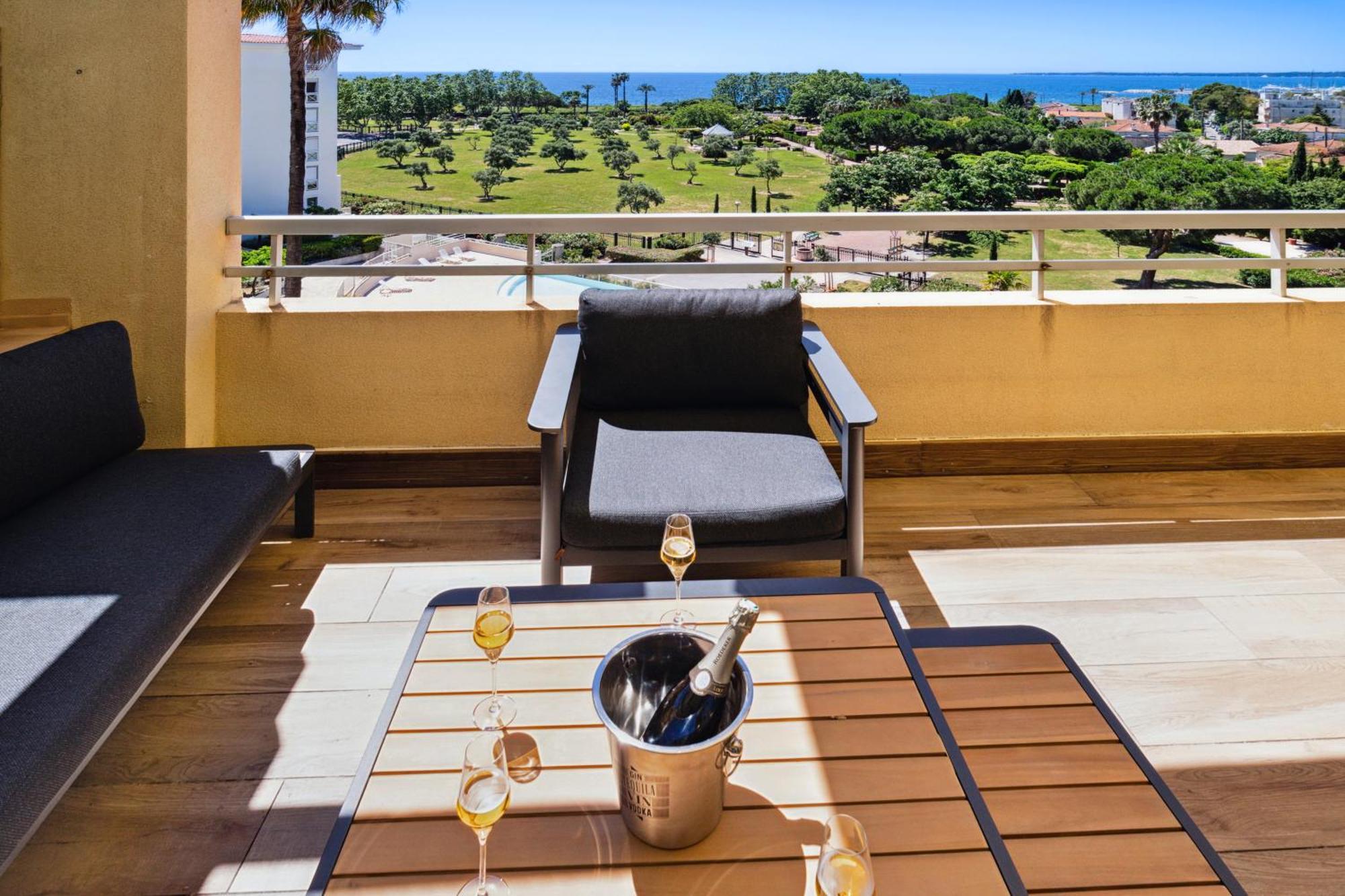 Duplex Villa Les Pins 89M2 Et Terrasse 30M2 Antibes Esterno foto